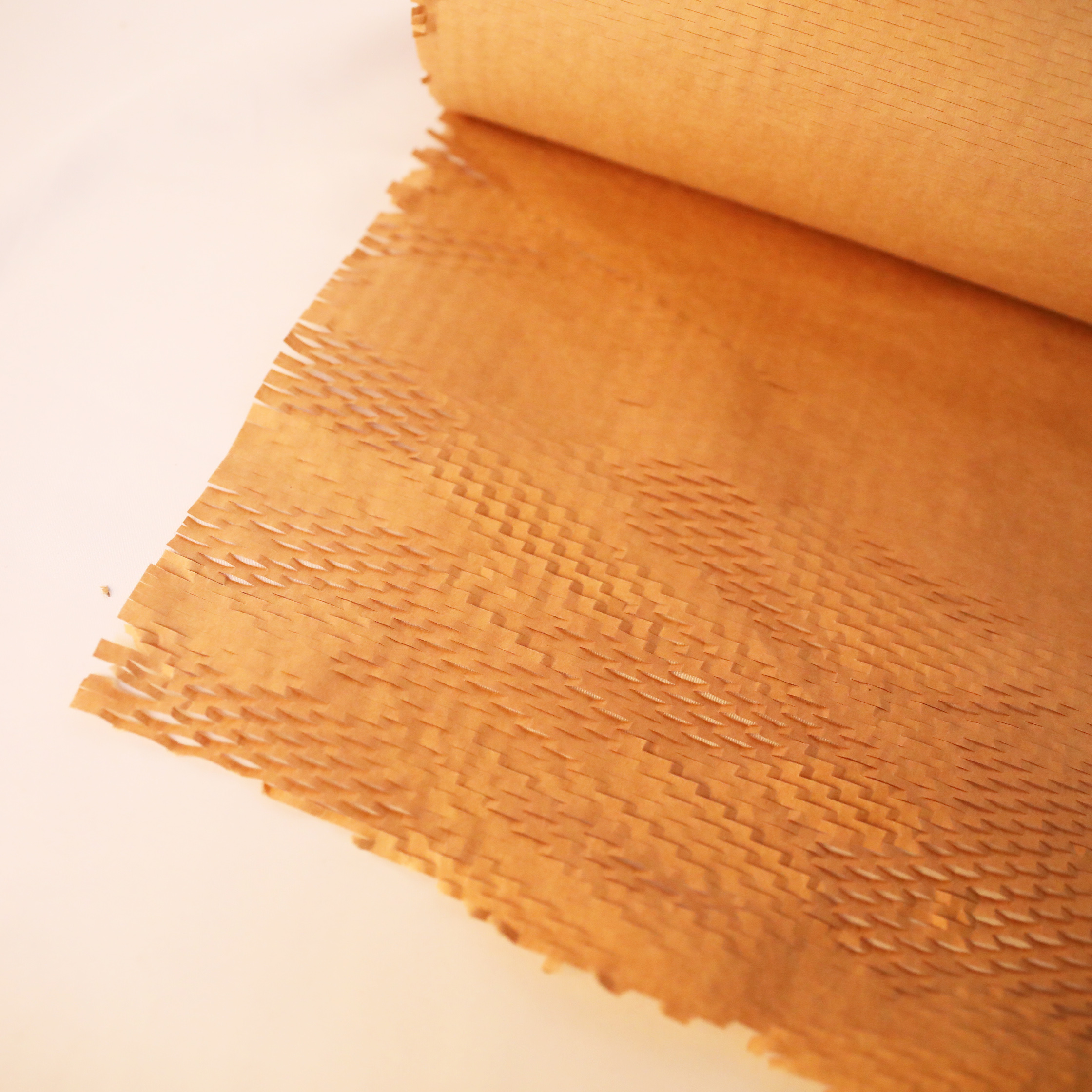 包装用のリサイクル可能な茶色のハニカム紙